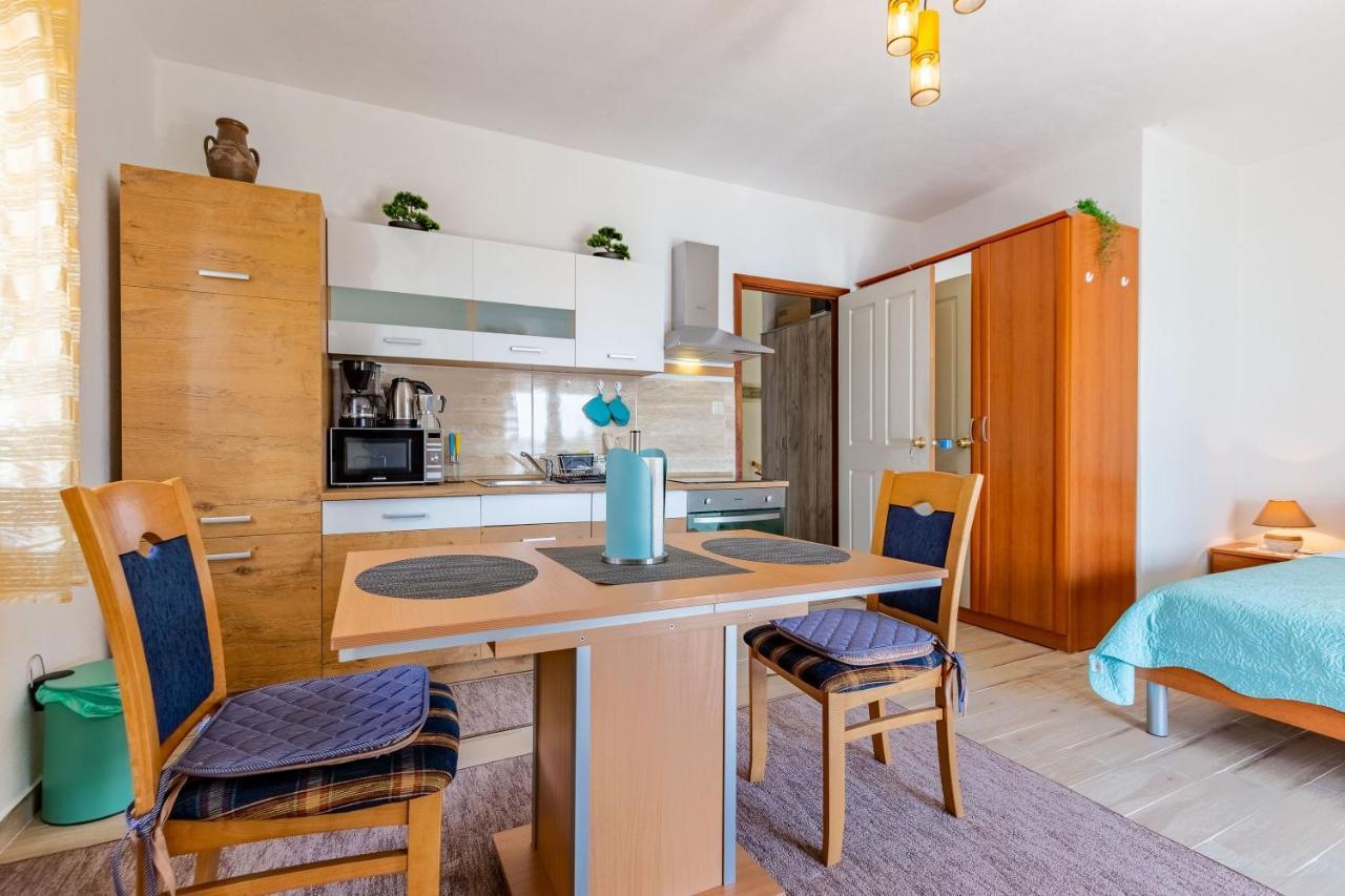 Mare-More Studio W Balcony And Beach Front And View Zadar Exteriör bild